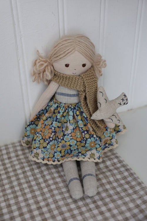 Alice's Picnic Blanket & Cheeky Seagull!